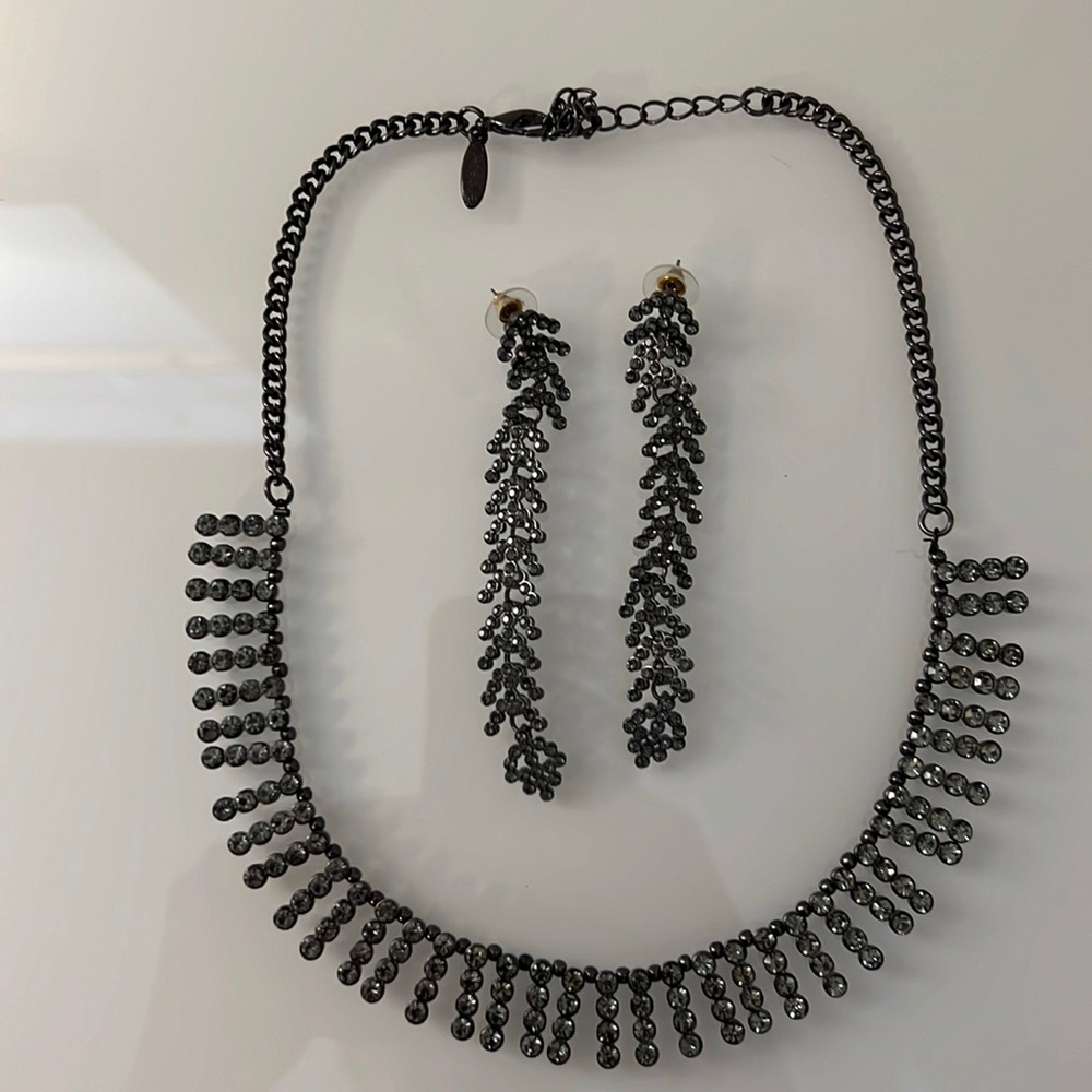 Ladies crystal necklace and earring set